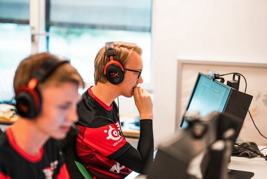 中国战队Tidebound夺得DOTA2大师赛冠军